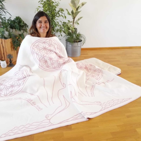 Decke Ruhe und Kraft weiß/altrosa